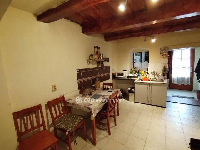 Eladó sorház, Várvölgyön 8.5 M Ft, 2 szobás