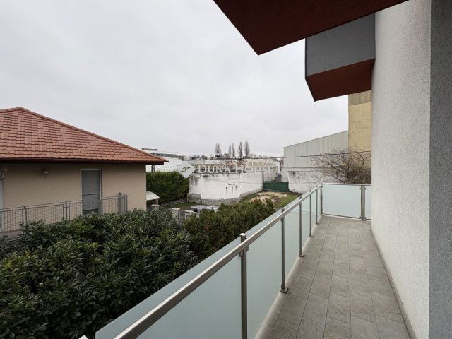 Kiadó téglalakás, albérlet, Győrött, Attila utcában, 1 szobás