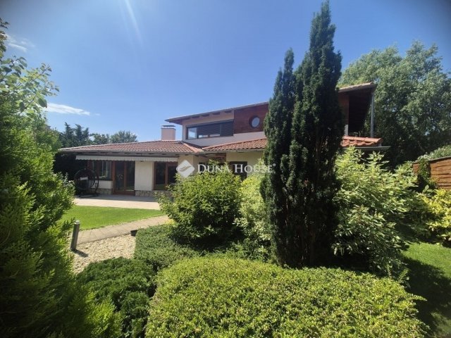 Eladó családi ház, Ürömön 392 M Ft, 6 szobás