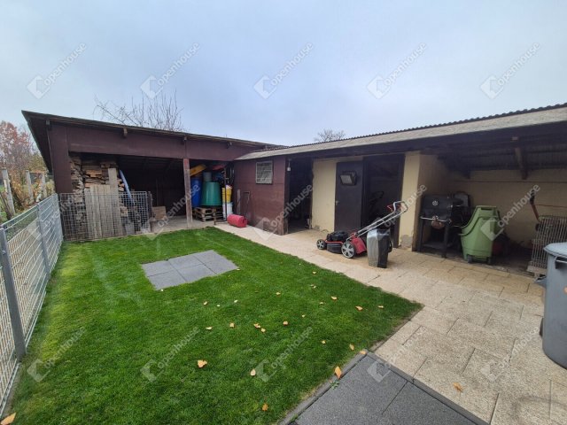 Eladó családi ház, Kisbéren 129.5 M Ft, 5 szobás