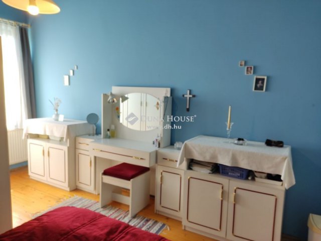 Eladó családi ház, Dunabogdányban 170 M Ft, 6+3 szobás