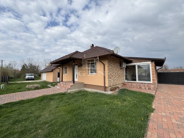 Eladó családi ház, Lepsényben 105 M Ft, 4 szobás