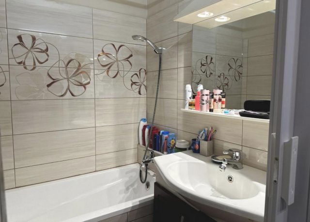 Eladó panellakás, Szigetszentmiklóson 56.9 M Ft, 3 szobás