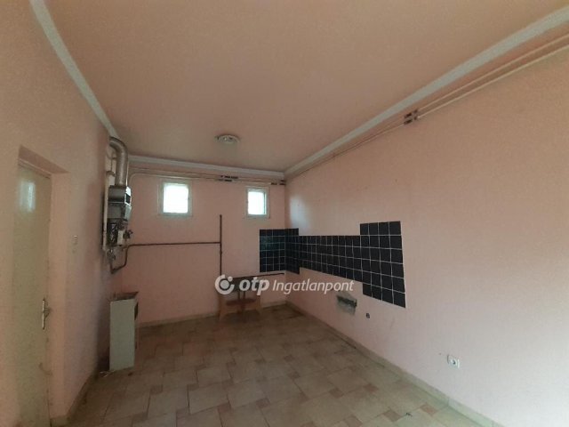 Eladó családi ház, Tiszalökön 15 M Ft, 3 szobás