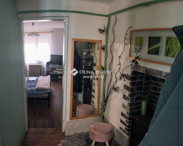 Eladó családi ház, Pécsett 46.9 M Ft, 3 szobás