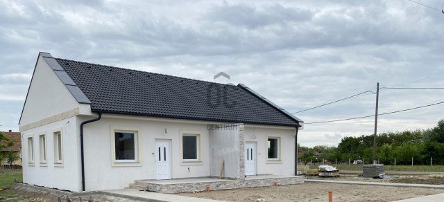 Eladó ikerház, Tápiószőlősön 45 M Ft, 3 szobás