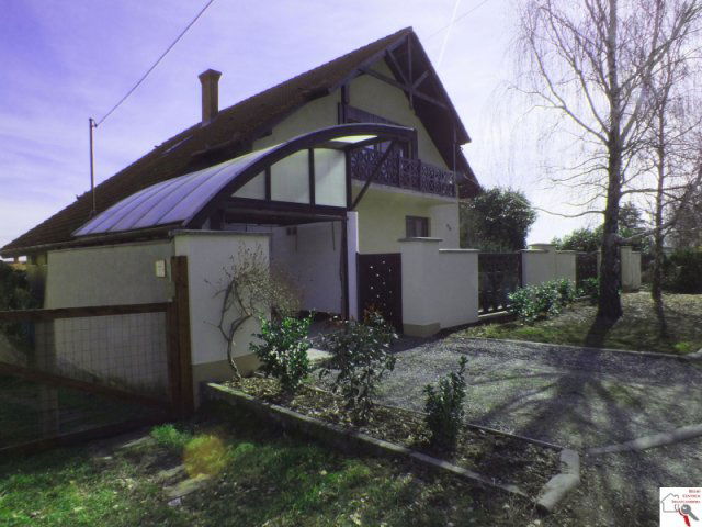 Eladó családi ház, Pécsett 170 M Ft, 7 szobás