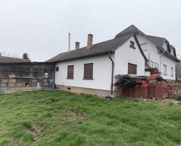 Eladó családi ház, Tamásiban 60.4 M Ft, 6+1 szobás