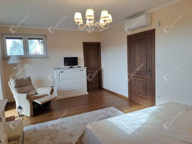 Eladó családi ház, Győrött 178.8 M Ft, 5 szobás