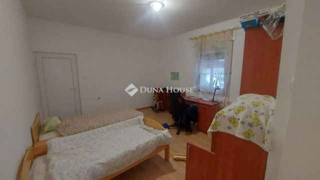 Eladó családi ház, Turán 45 M Ft, 3 szobás
