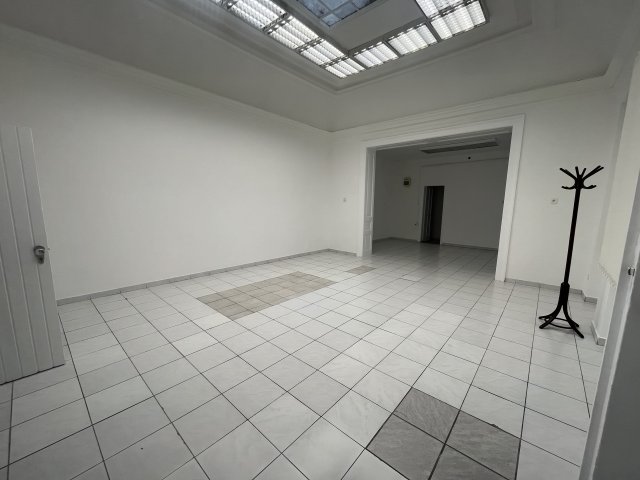 Kiadó üzlethelyiség, Debrecenben 300 E Ft / hó