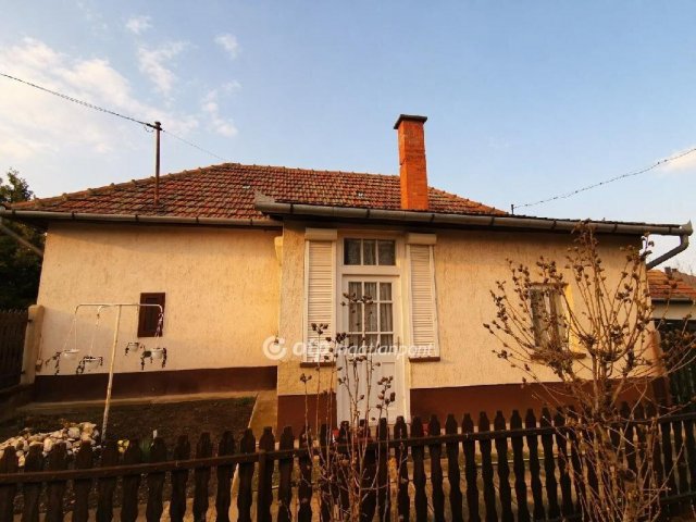 Eladó családi ház, Jászkarajenőn 17.5 M Ft, 2+1 szobás