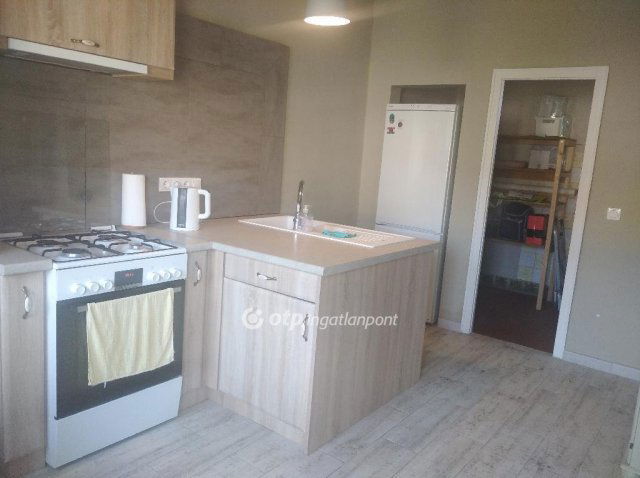 Eladó családi ház, Szentistvánon 38 M Ft, 3 szobás