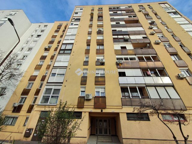 Eladó panellakás, Pécsett, Viktória utcában 35.9 M Ft, 2 szobás