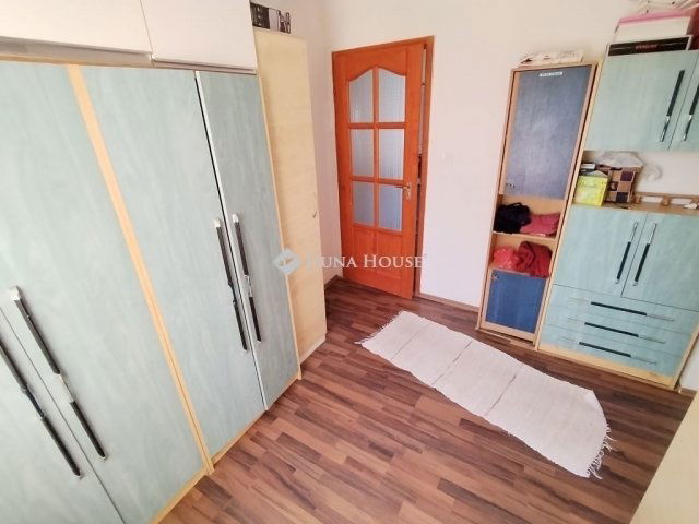 Eladó családi ház, Szigetszentmiklóson 74.9 M Ft, 6 szobás