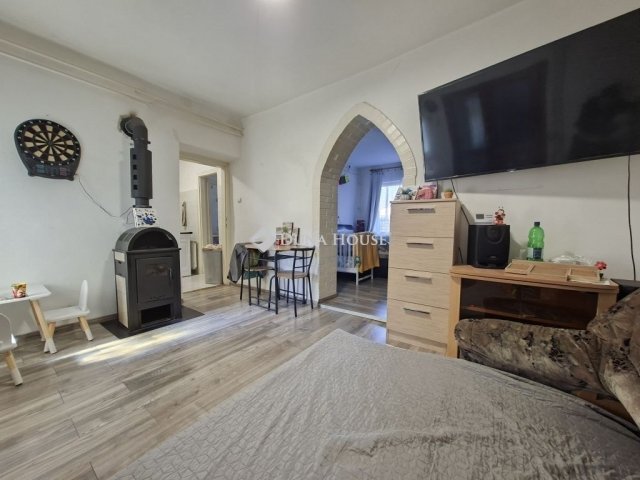 Eladó családi ház, Szolnokon 29.9 M Ft, 4 szobás