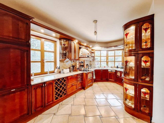 Eladó családi ház, Solymáron 269 M Ft, 7 szobás