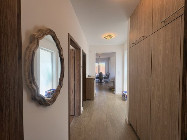 Eladó családi ház, Majosházán 130 M Ft, 5 szobás