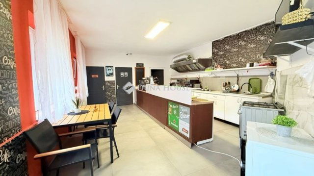 Eladó családi ház, Pilismaróton 145 M Ft, 7 szobás