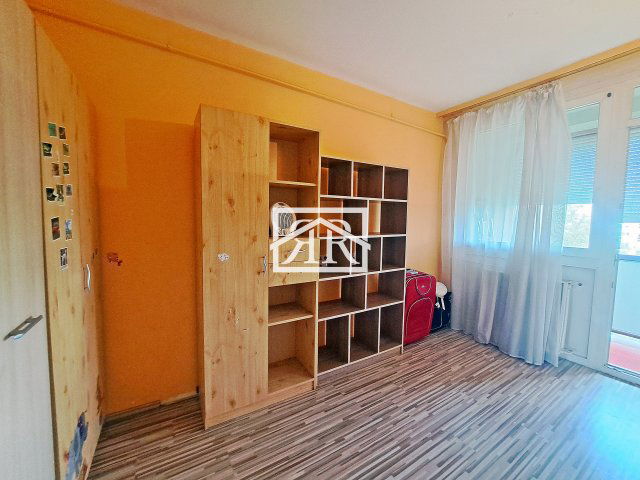Eladó panellakás, Szegeden 48.9 M Ft, 2+2 szobás