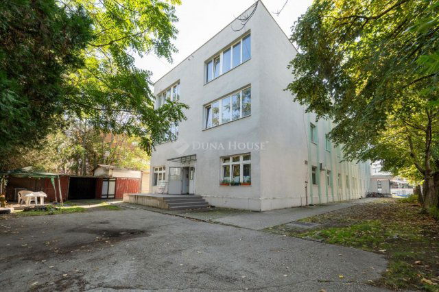 Eladó üzlethelyiség, Győrött, Szabolcska Mihály utcában