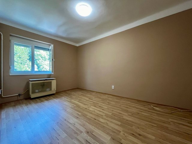 Eladó téglalakás, Pécsett 37.9 M Ft, 2 szobás