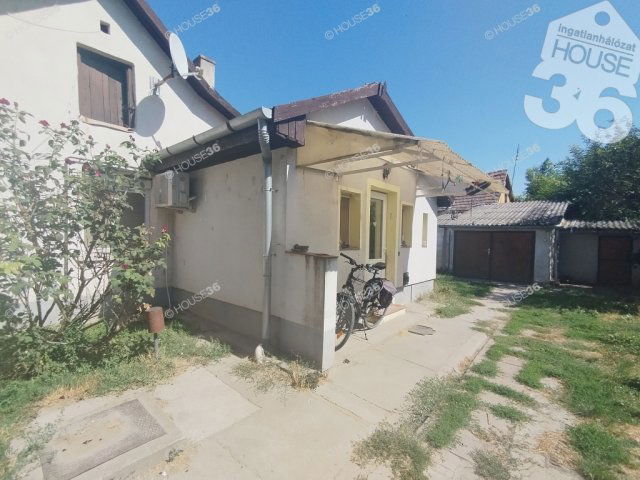 Eladó családi ház, Kecskeméten 17.5 M Ft, 2 szobás