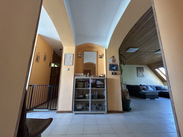 Eladó téglalakás, Szegeden, Liliom utcában 90 M Ft, 4 szobás
