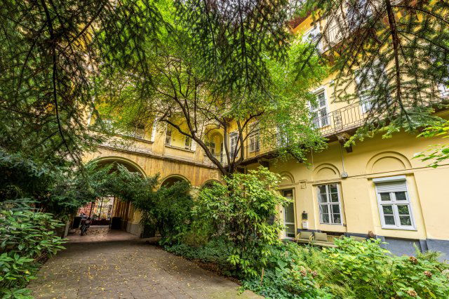 Eladó téglalakás, Budapesten, VI. kerületben, Király utcában