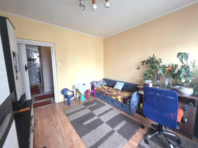 Eladó panellakás, Dunaújvárosban 32.9 M Ft, 2 szobás
