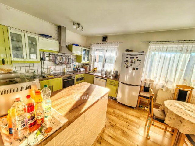 Eladó családi ház, Nagyvenyimen 145 M Ft, 4 szobás