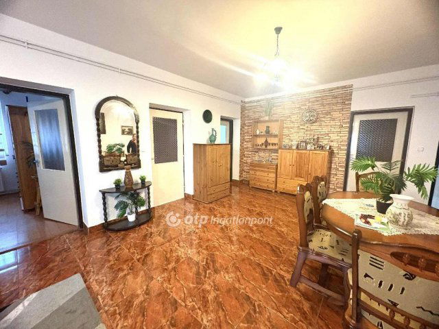 Eladó családi ház, Szanyon 65 M Ft, 3 szobás