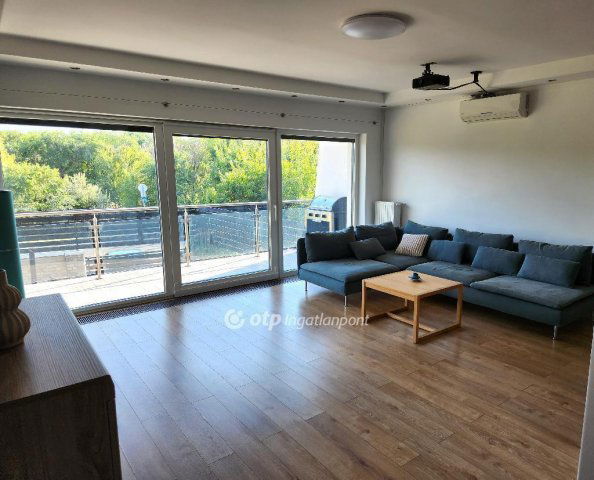 Eladó családi ház, Velencén 215 M Ft, 4+1 szobás