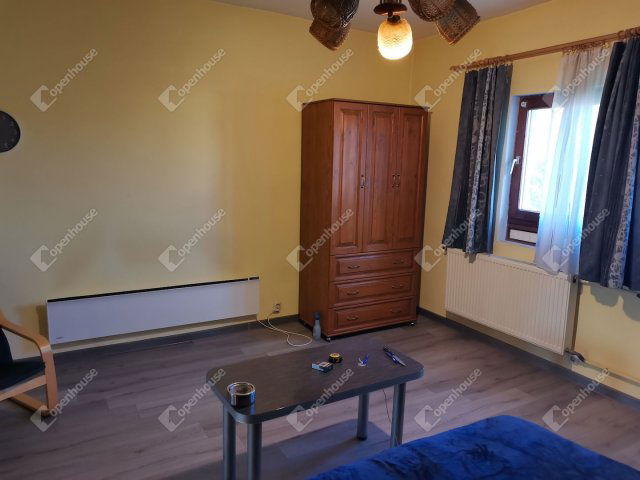 Eladó családi ház, Komáromban 53 M Ft, 5 szobás