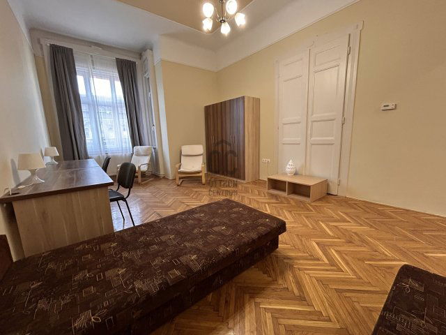 Eladó téglalakás, Budapesten, VIII. kerületben, Baross utcában