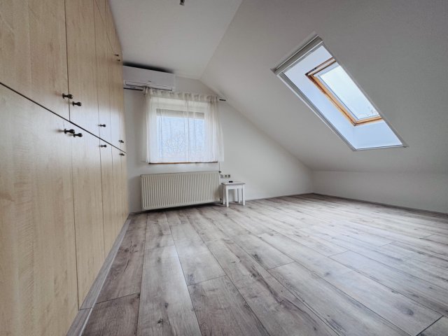 Eladó téglalakás, Pécsett 69.9 M Ft, 3 szobás