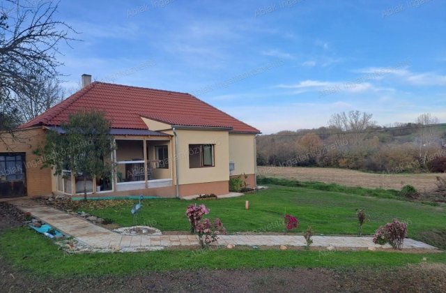 Eladó családi ház, Bedegkéren 54 M Ft, 3 szobás