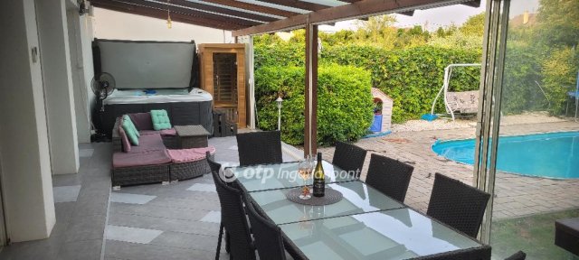 Eladó családi ház, Dunaharasztin 189.99 M Ft, 7 szobás