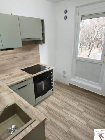 Eladó panellakás, Pécsett 49.9 M Ft, 2 szobás