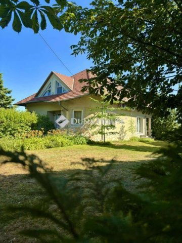 Eladó családi ház, Szadán 209.9 M Ft, 6 szobás