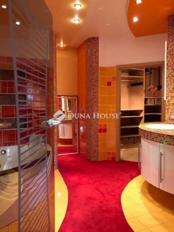 Eladó ikerház, Szegeden 147.9 M Ft, 5 szobás