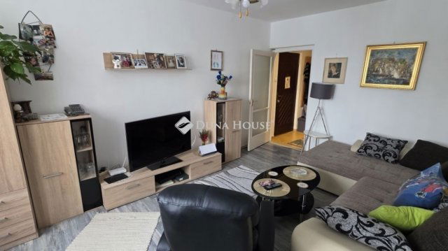 Eladó panellakás, Hódmezővásárhelyen 49.9 M Ft, 2+1 szobás