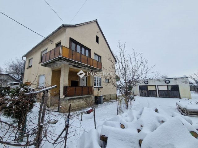 Eladó családi ház, Baján 49.999 M Ft, 4 szobás