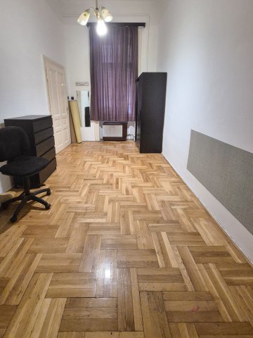 Eladó téglalakás, Budapesten, V. kerületben, Honvéd utcában