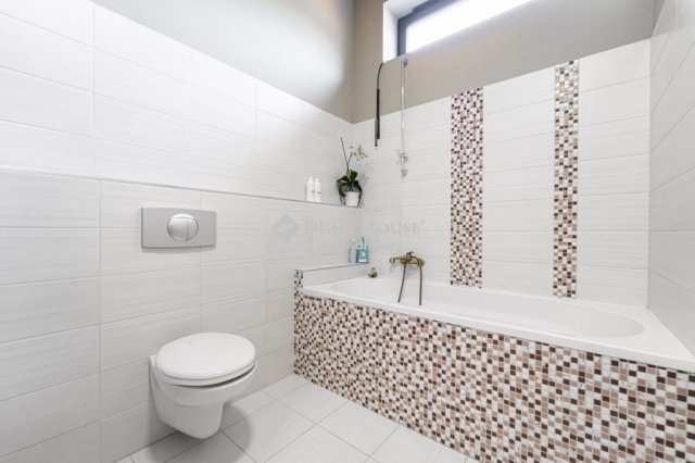 Eladó családi ház, Szentendrén 529.9 M Ft, 6 szobás