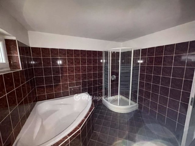 Eladó családi ház, Szigetszentmiklóson 74.9 M Ft, 1+2 szobás