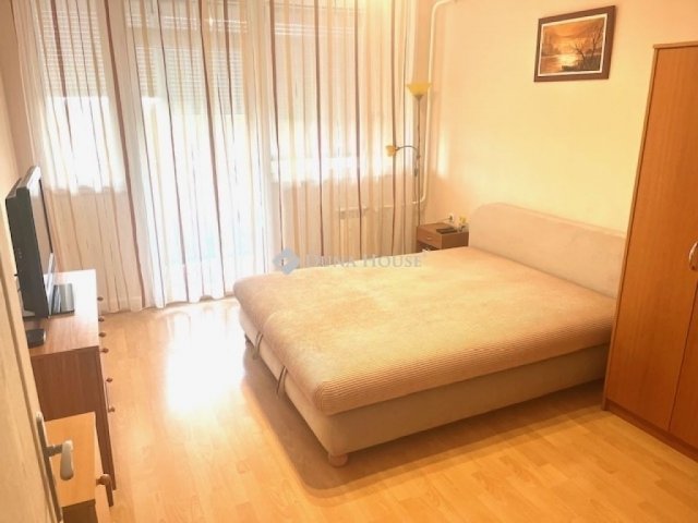 Eladó panellakás, Pécsett 58.99 M Ft, 4 szobás