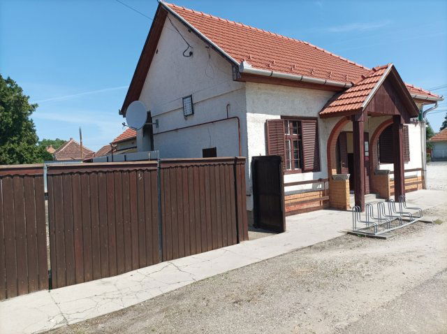Eladó üzlethelyiség, Mezőkövesden 37 M Ft, 4 szobás