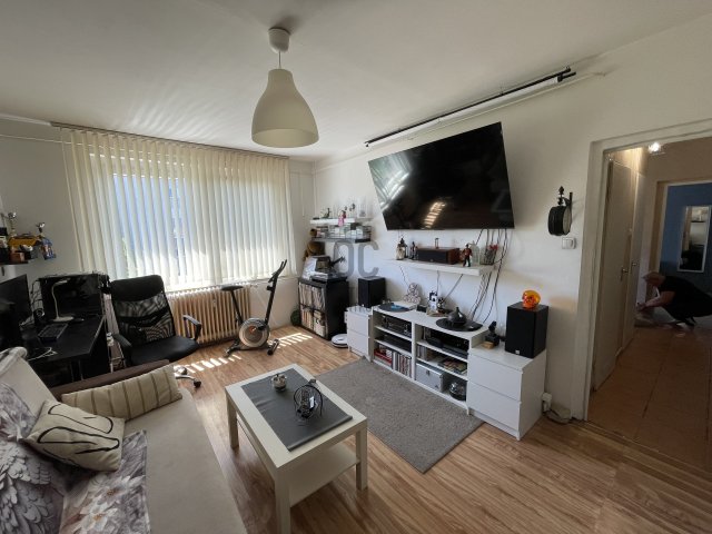 Eladó panellakás, Dunaújvárosban 30.5 M Ft, 2 szobás