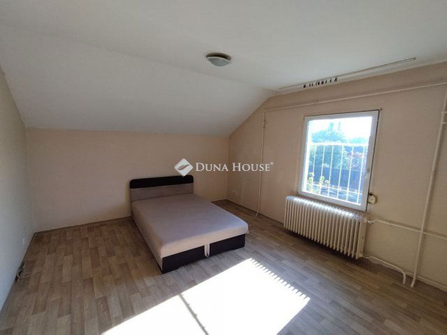Eladó téglalakás, Tatabányán, Piac téren 29.99 M Ft, 1 szobás